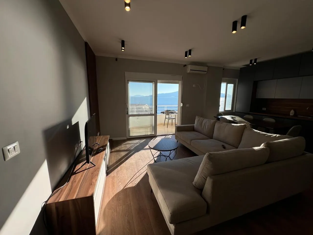 Seaview Two Bedroom Apartment Sarandë